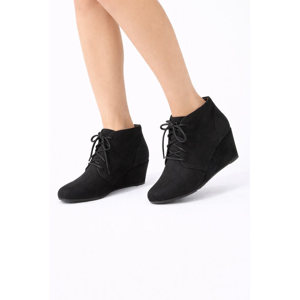 Women’s Size 5–5.5 (approximate, see measurements)